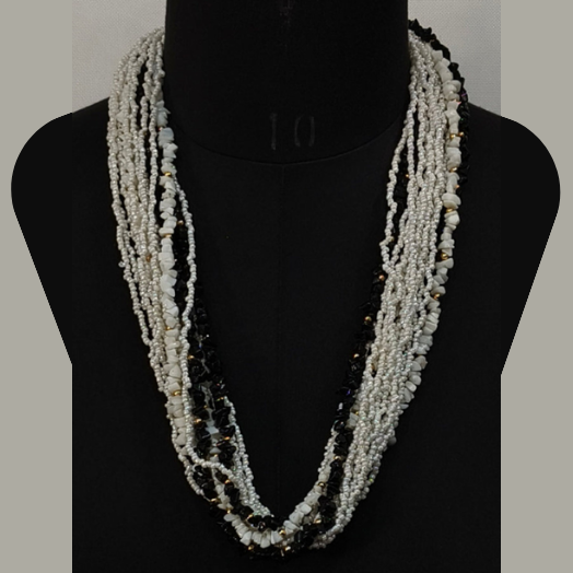 COLLIER EN PENDENTIF DE PERLES DE ROCAILLE EN VERRE NON TAILLÉ AVEC CROCHET EN RÉSINE
