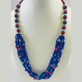 COLLIER PERLES EN VERRE ROUGES ET EN BOIS ET PERLES DE ROCAILLE BLEUES