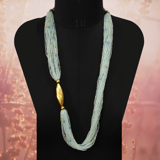 COLLIER MULTICOUCHE EN PERLES DE ROCAILLE JECKO DORÉES ET PERLES CRIS AVEC FIL
