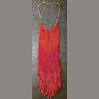 ROTE UND ORANGE FARBENE ROCAILLE-HALSKEITE MIT GOLDENER METALLKETTE