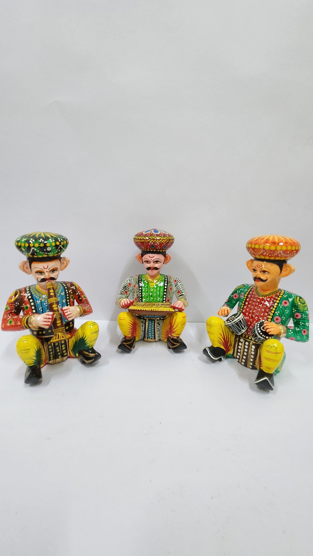 Holzhandbemalter Musiker