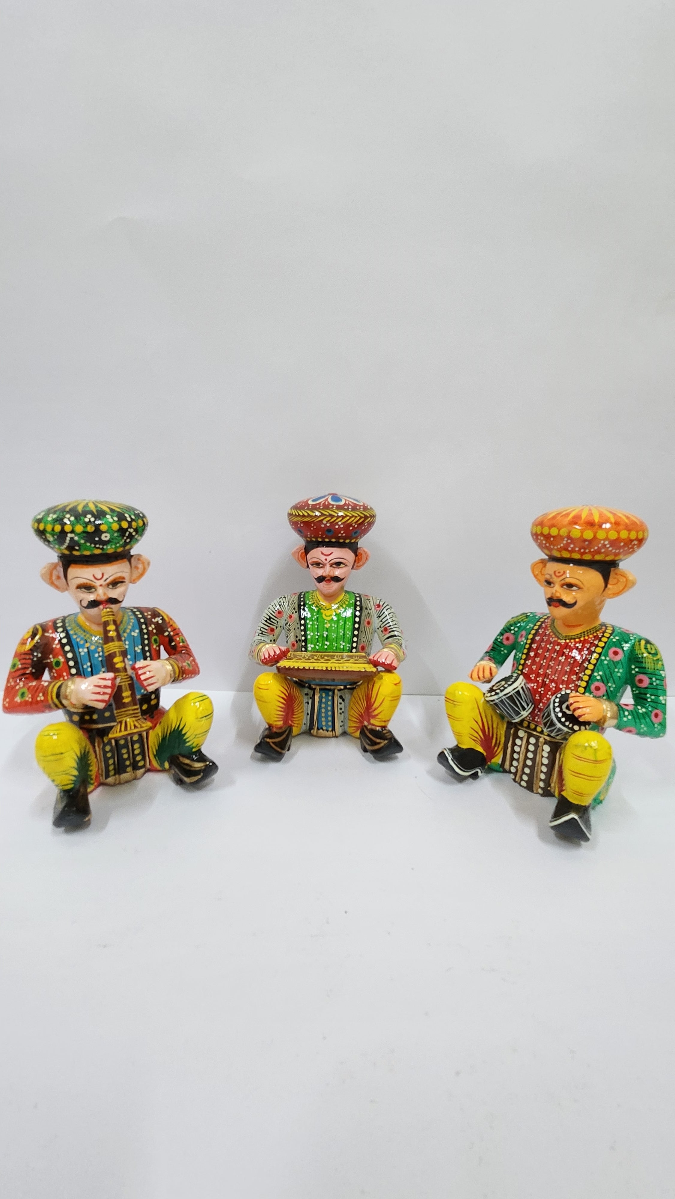 Holzhandbemalter Musiker
