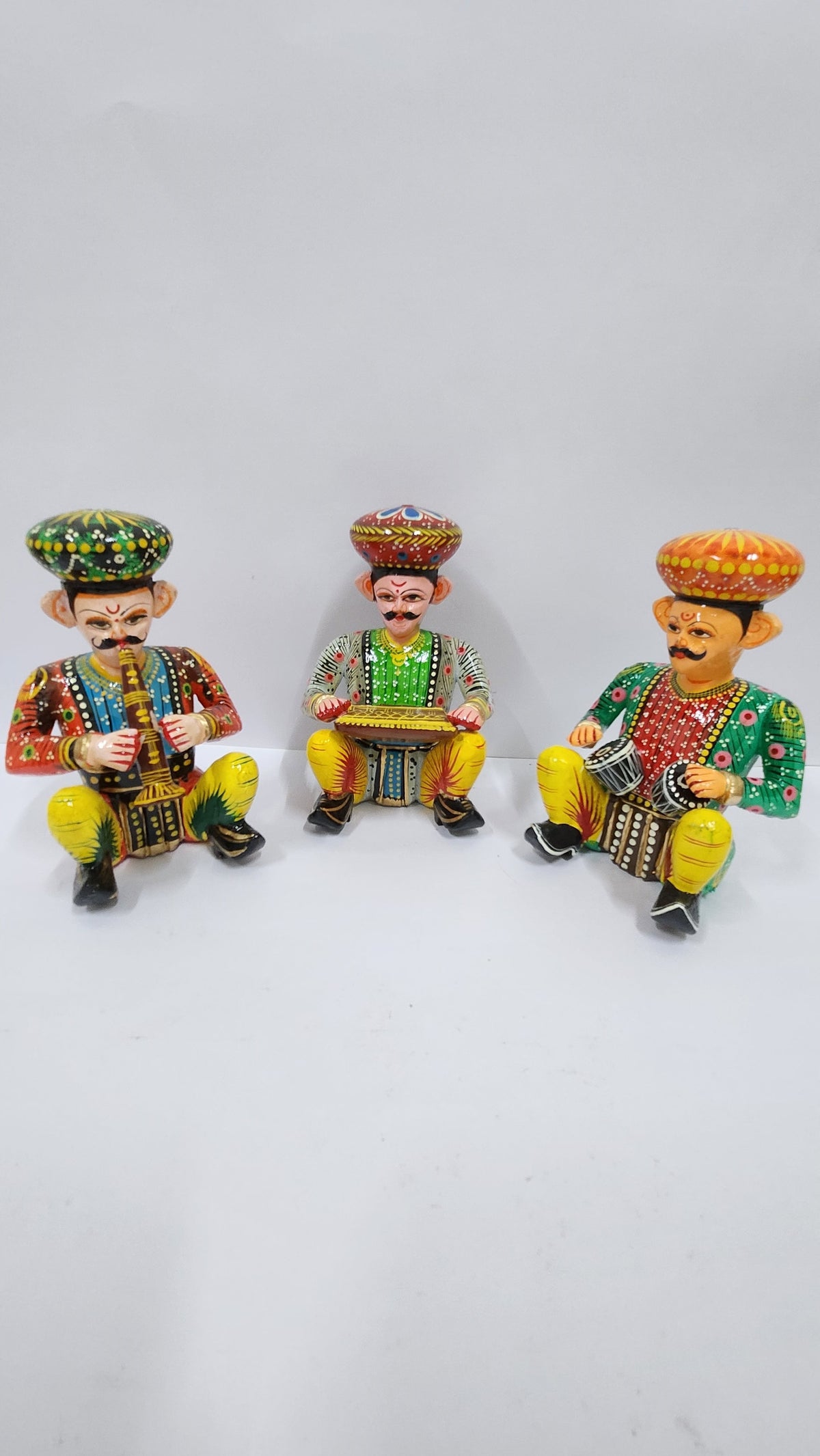 Holzhandbemalter Musiker