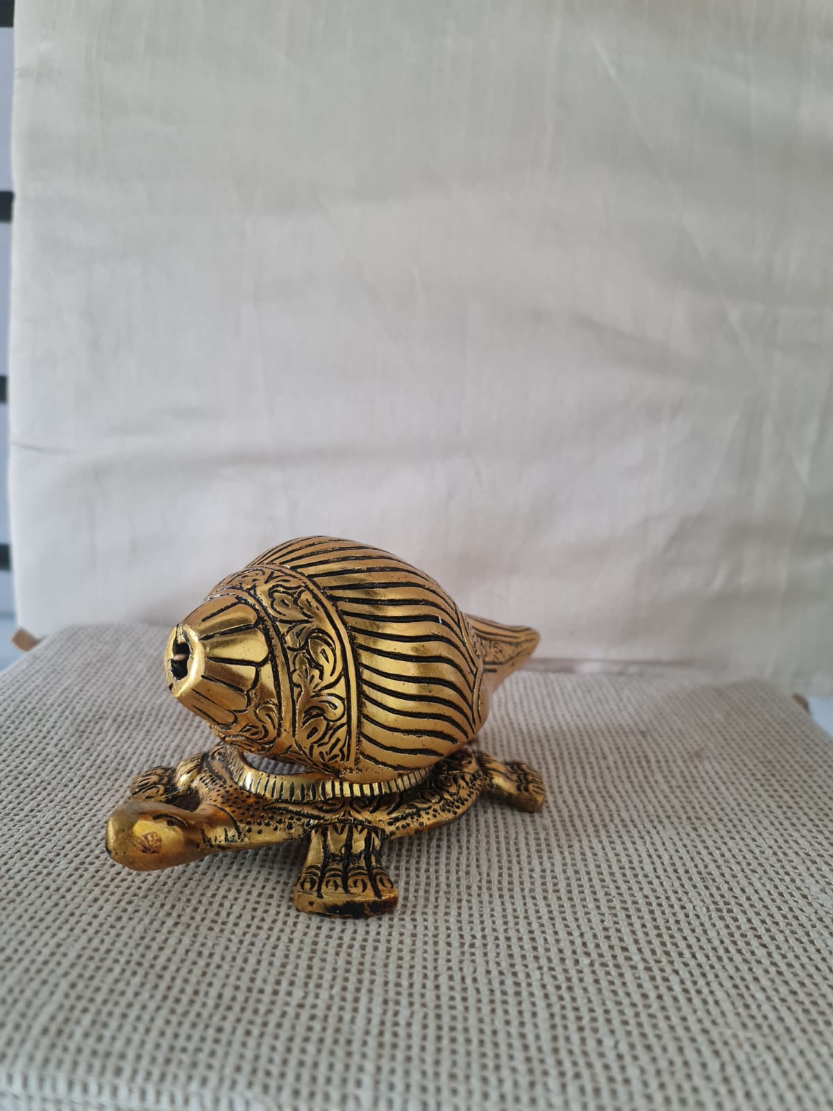 SH-831 MÉTAL BLANC AVEC BASE DE TORTUE EN LAQUE POLIE AVEC CONQUE