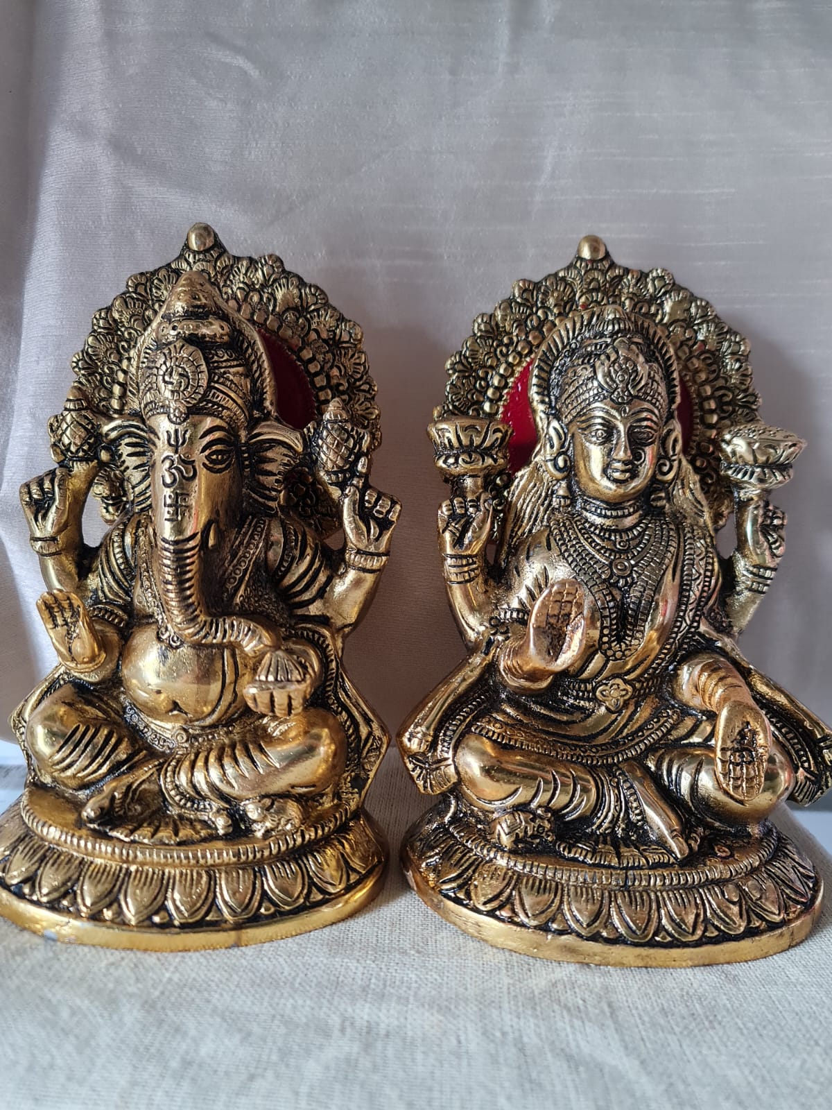 SH-146 MÉTAL BLANC AVEC FINITION LAQUÉE ENSEMBLE GANESH LAXMI