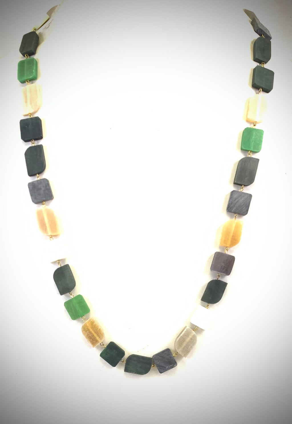 NK14764 COLLIER PERLES CORNE AVEC BOUCLE ET MAILLONS