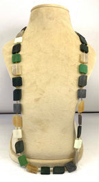 NK14764 COLLIER PERLES CORNE AVEC BOUCLE ET MAILLONS