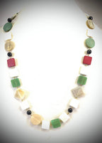 NK14849 COLLIER EN CORNE/OS/PERLES DE VERRE