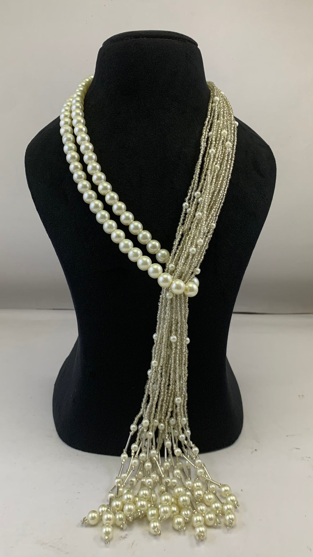 NK15018 - COLLIER À NŒUD EN PERLES DE GRAINES BLANCHES