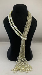 NK15018 - COLLIER À NŒUD EN PERLES DE GRAINES BLANCHES