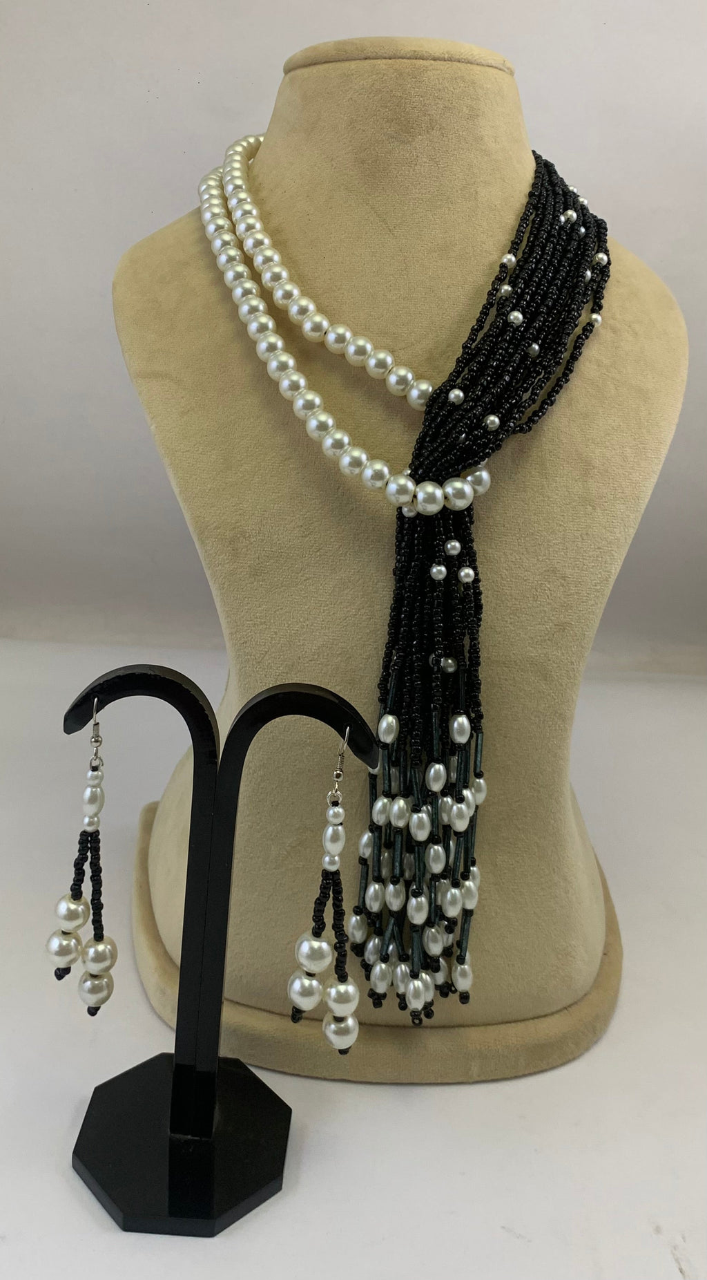 NK15098 - COLLIER MULTICOUCHE EN PERLES/ROCAILLES ET FIL TRESSÉ AVEC BOUCLES D'OREILLES