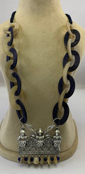 NK8562 - HORN BEAD/RING WITH SILVER METAL PENDANT & THREAD BRAIDED NECKLACE