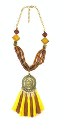 NK8545-HORNPERLE/-RÖHRCHEN & GOLDENE EISENSCHEIBE MIT METALLANHÄNGER & FADENQUASTEN-HALSKETTE
