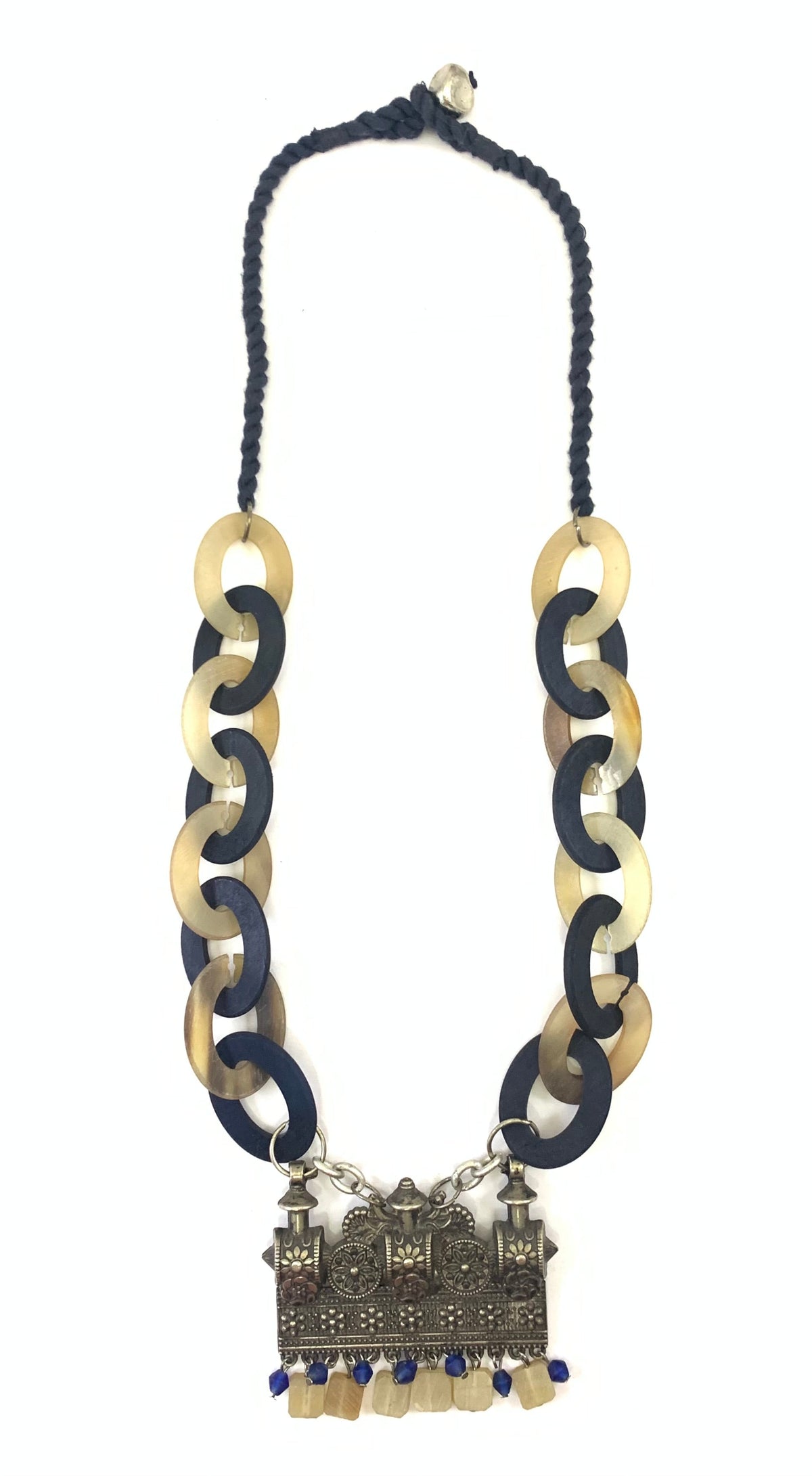 NK8562 - HORN BEAD/RING WITH SILVER METAL PENDANT & THREAD BRAIDED NECKLACE