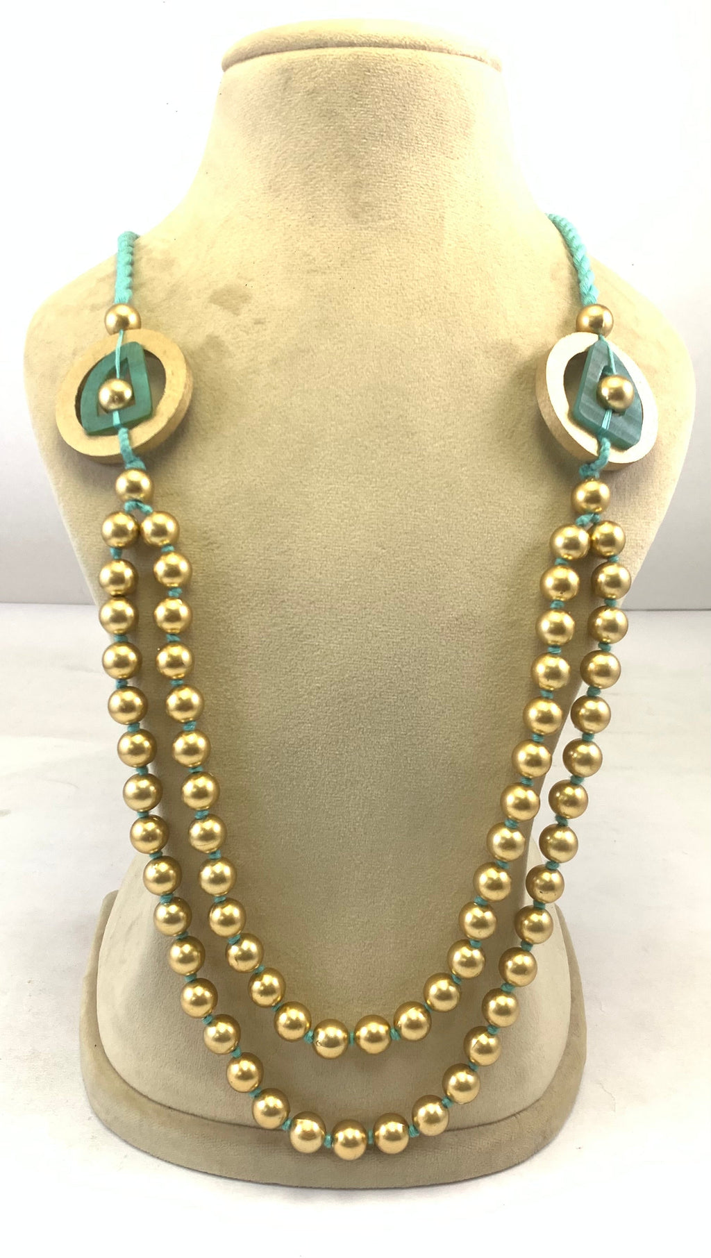 NK15154 - Collier en perles de bois, corne et C.C.P. sur fil tressé