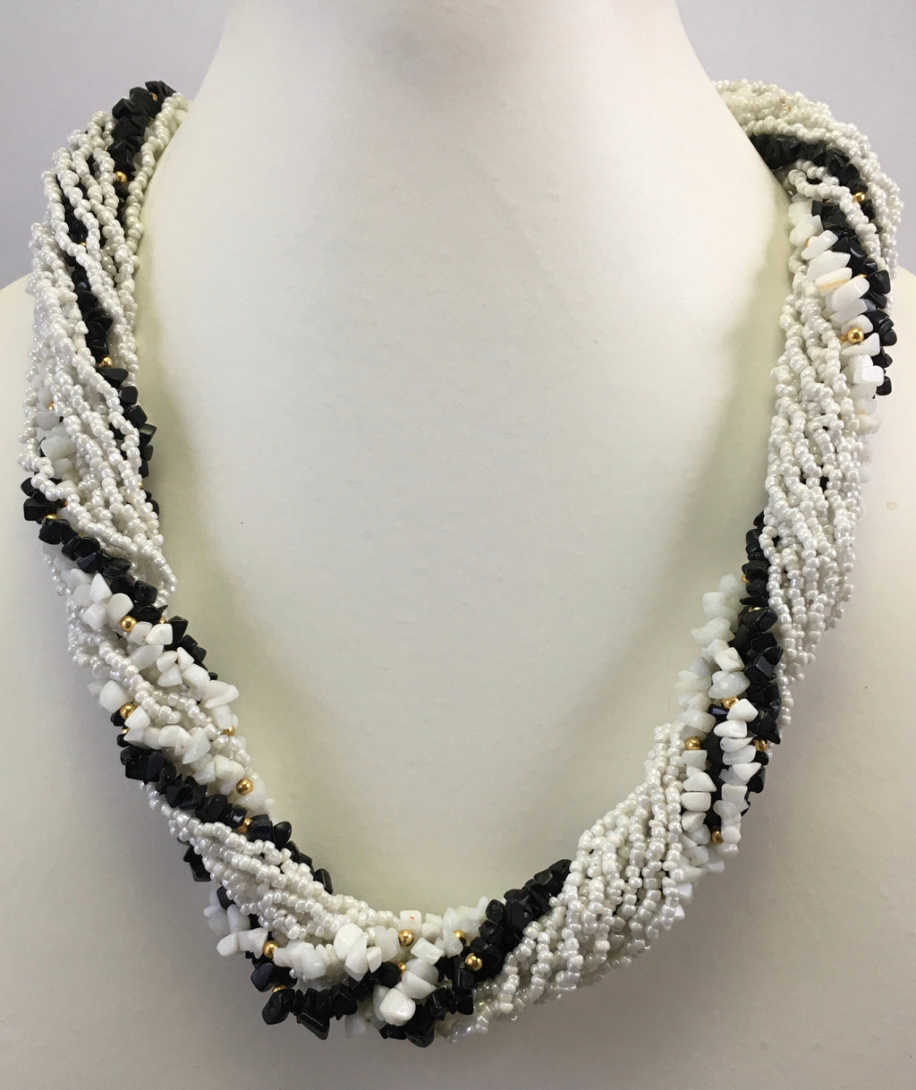 COLLIER EN PENDENTIF DE PERLES DE ROCAILLE EN VERRE NON TAILLÉ AVEC CROCHET EN RÉSINE