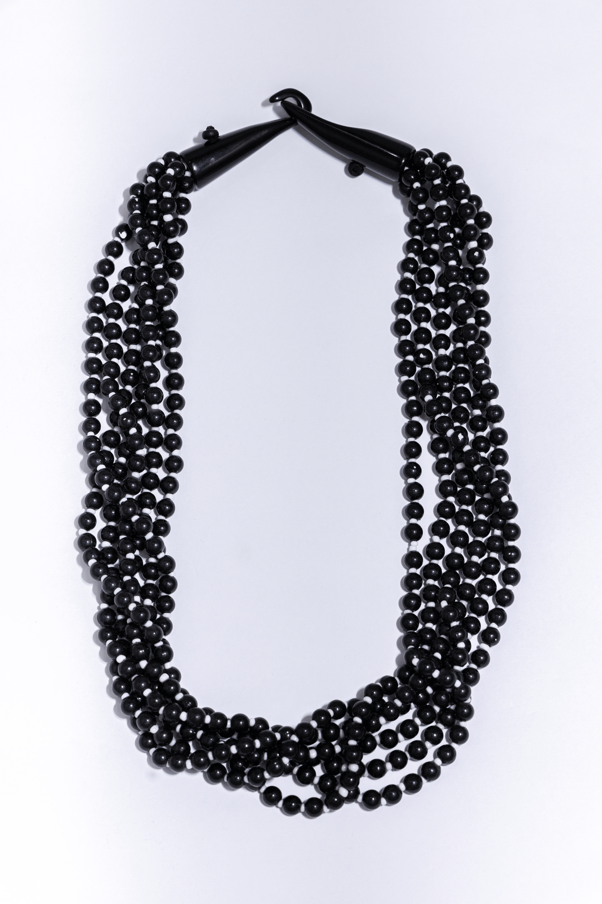 BLACK AND WHITE RESIN BEAD NECKLACE