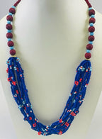 COLLIER PERLES EN VERRE ROUGES ET EN BOIS ET PERLES DE ROCAILLE BLEUES